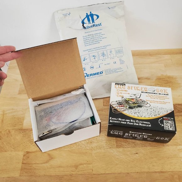 Muscle 2-Channel SpikerBox Bundle - Picture 3 of 13